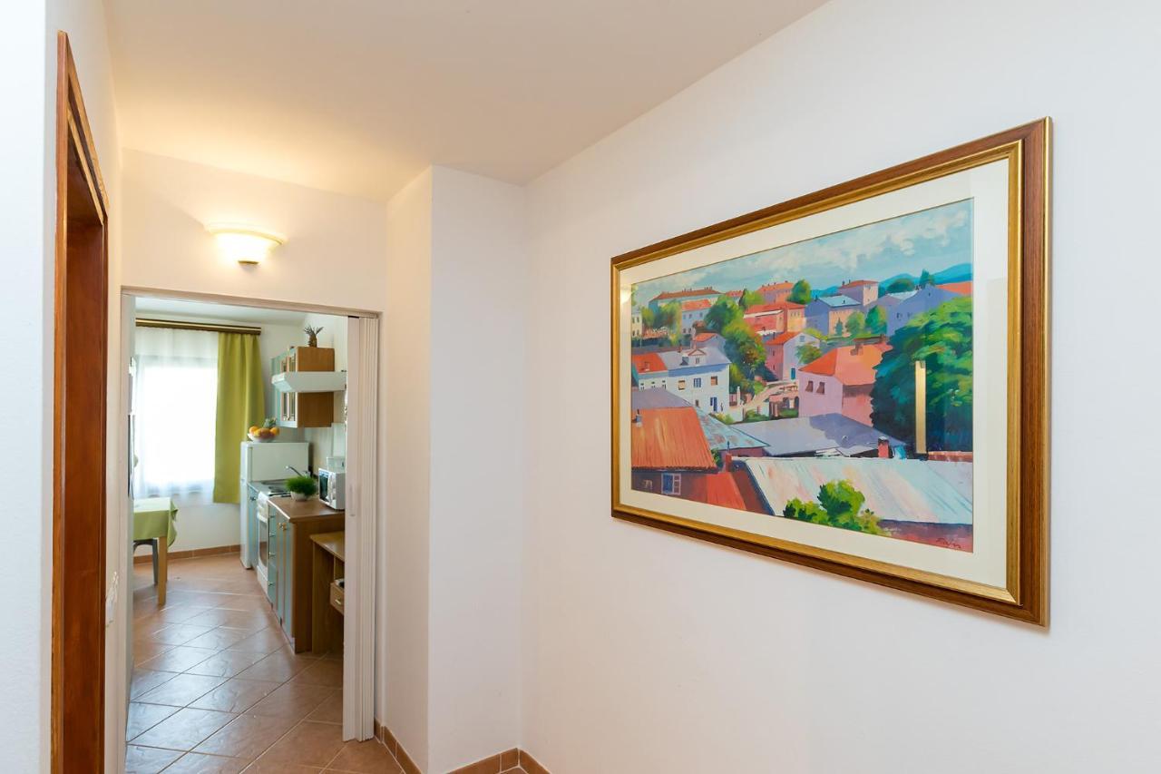 Apartments Marija Funtana Luaran gambar
