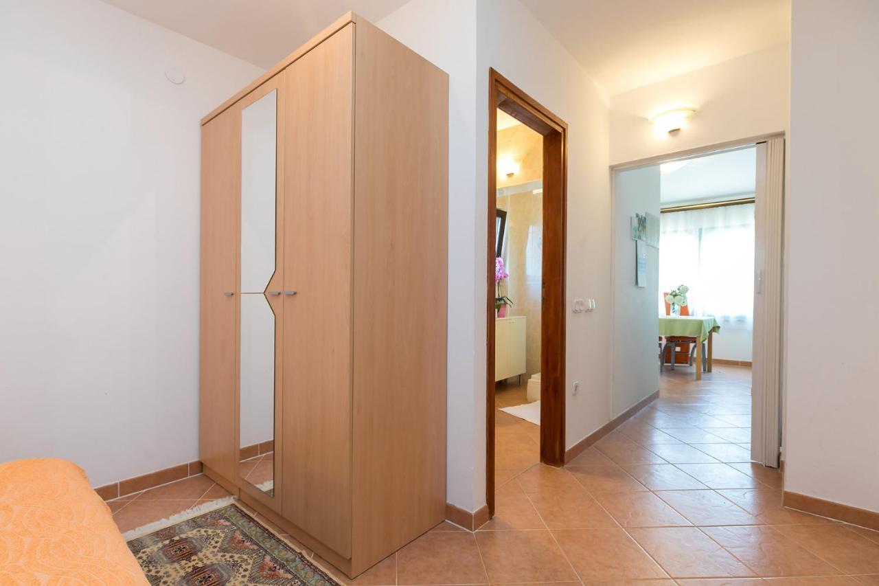Apartments Marija Funtana Luaran gambar