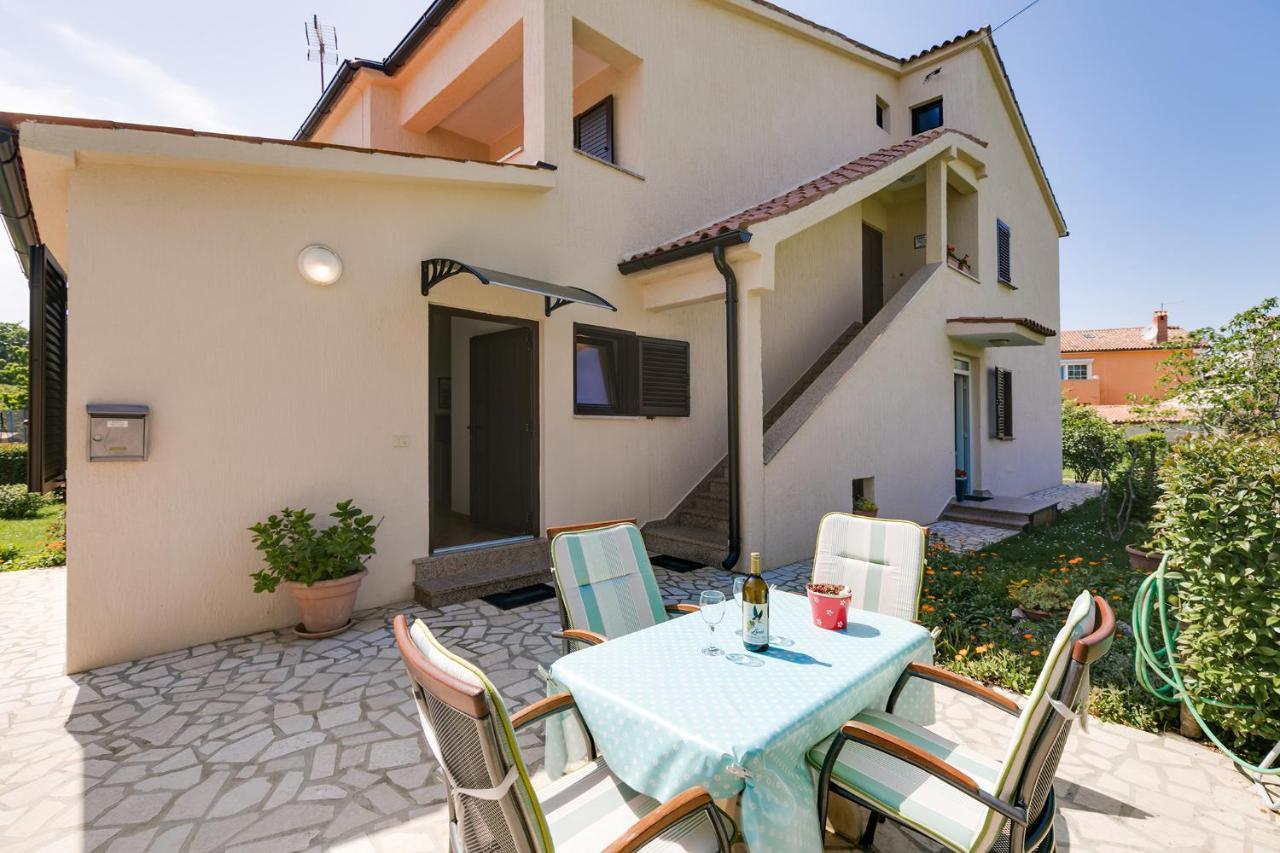 Apartments Marija Funtana Luaran gambar