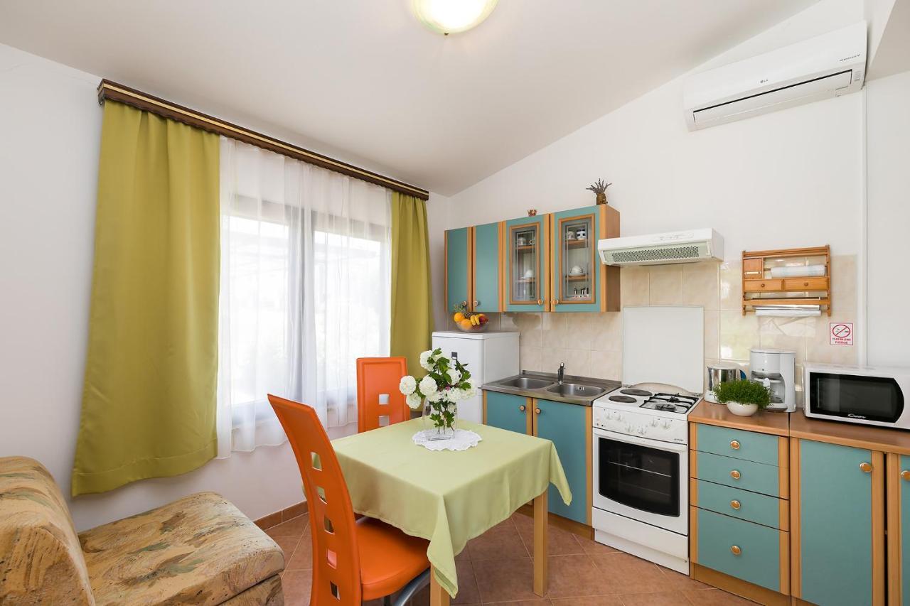 Apartments Marija Funtana Luaran gambar